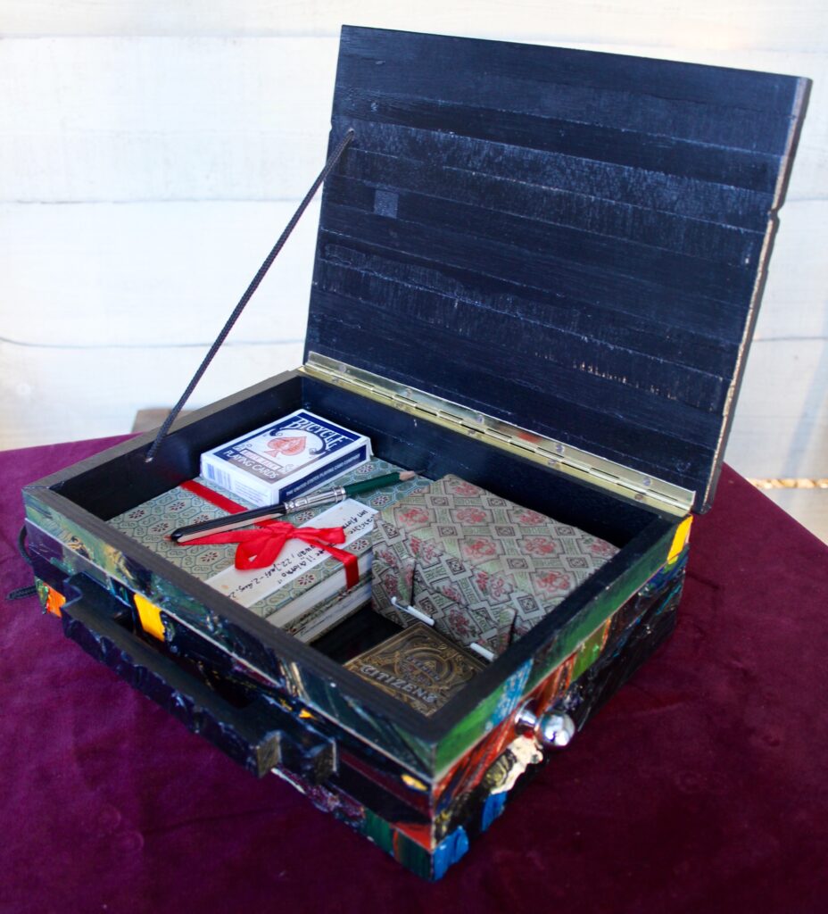 "Suitcase", 2020. Oil on wood, 20x30x10cm, from "8x8Cycle". "Nach Ihren Massen baue ich eine Kiste für Sie!", Kunst Art - Dominik Lipp